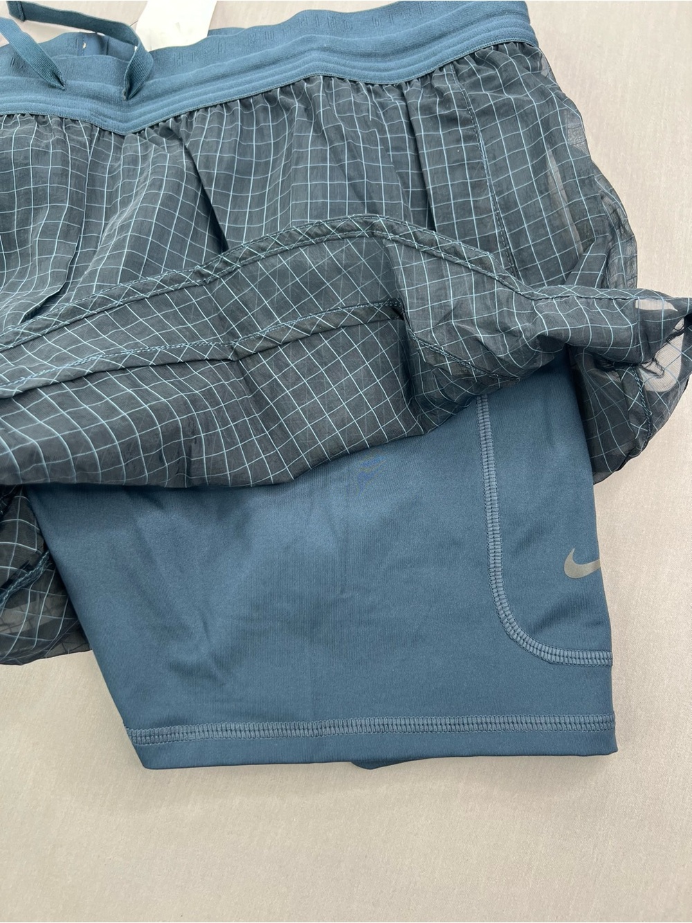 NIKE WOMENS RUNNING DIVISION DRI-FIT MID RISE 3" 2-IN-1 RUNNING SHORTS - Picture 7 of 12